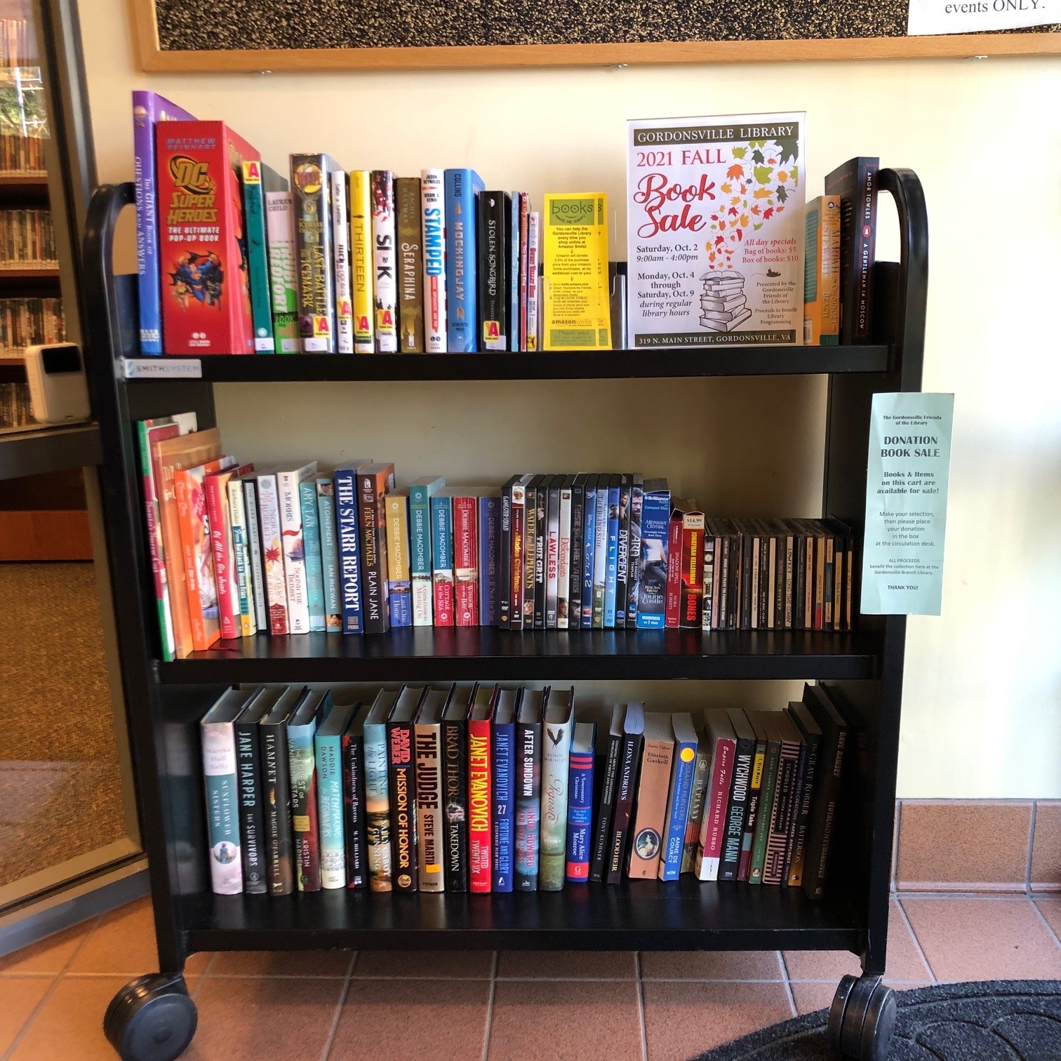 Picture of booksale cart at Gordonsville Library